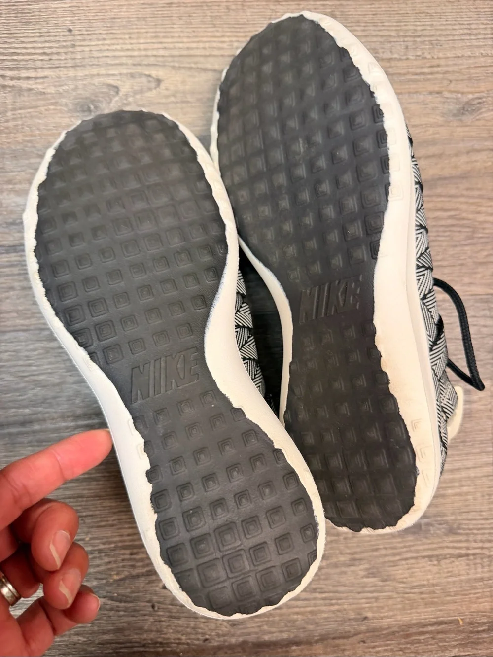 NIke Woven Juvenate Black White Lace Up Sneakers Shoe Size 5.5